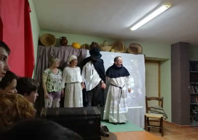 día 22 de abril, se celebró en Bailo el día del libro. Para esta ocasión se eligió el “El Lazarillo de Tormes”, tesoro de nuestra literatura española. Se comenzó con una charla acerca de la obra en la que se hizo hincapié en la importancia y trascendencia del texto, no solo en nuestro país, sino en toda Europa.